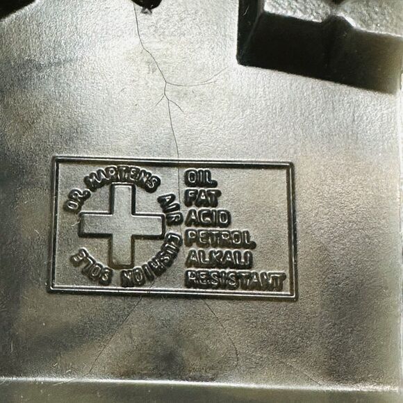 Dr. Martens Devon Heart Platform Boots White Black Leather NWOB - Picture 13 of 15